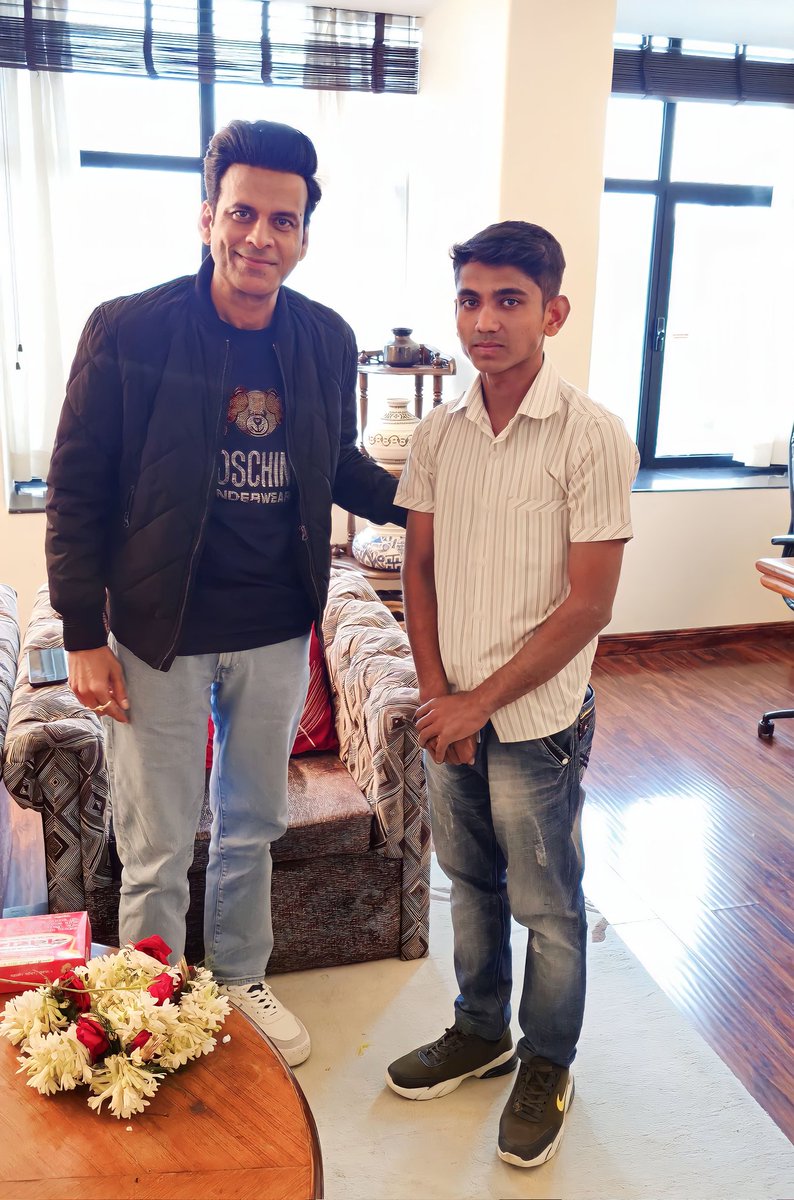 रौनक विश्वास (@raunakvishvas) on Twitter photo 🙏आज मुझे मेरे गुरू,जीवन के आदर्श और एक शीर्ष अभिनेता से मिलने का अवसर मिला,इस सुनहरे पल को रूप देने के लिए शब्दहीन हूं ।
<a href="/BajpayeeManoj/">manoj bajpayee</a> 🙏आज मुझे मेरे गुरू,जीवन के आदर्श और एक शीर्ष अभिनेता से मिलने का अवसर मिला,इस सुनहरे पल को रूप देने के लिए शब्दहीन हूं ।
<a href="/BajpayeeManoj/">manoj bajpayee</a>