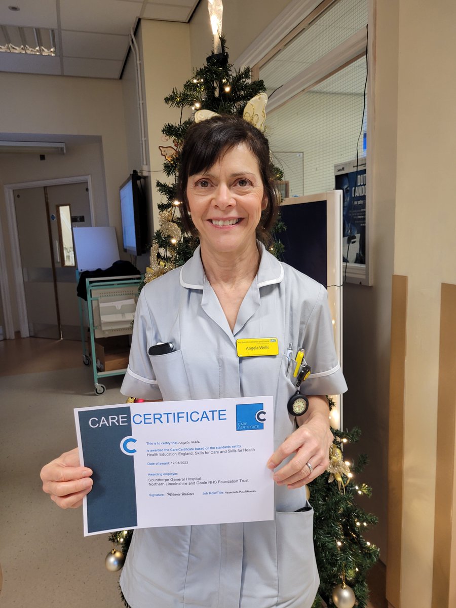 Congratulations to Angela Wells (SDEC at SGH) who has completed her Care Certificate with @NLaG 👏👏#WeAreHCSW #CareCertificate