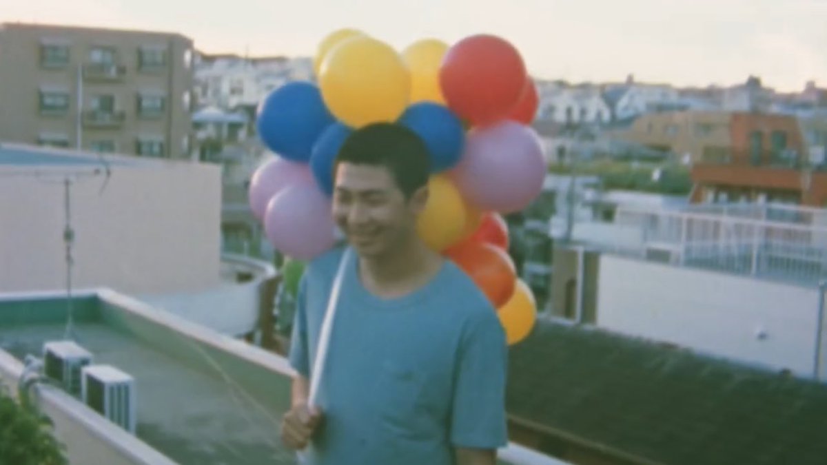 i can't be the only one to see taylor's album colors (fearlesstv redtv sntv 1989tv) in those balloons