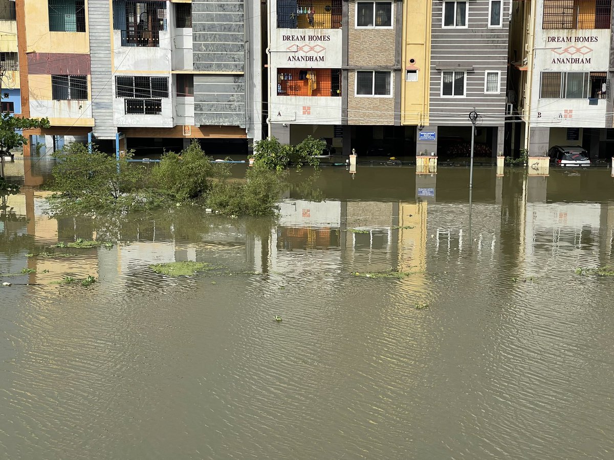 ArunPrasath1402's tweet photo. Now 2.55 https://t.co/R1ZxfpvzDQ water drained first floor fully water and no power last two days ,even not an inch of water drained until now.There were many snakes we can’t even get down for any https://t.co/ttsh5I5AbZ help from anyone.
. @CMOTamilnadu @Udhaystalin @COPTBM https://t.co/EiL6qgugKL