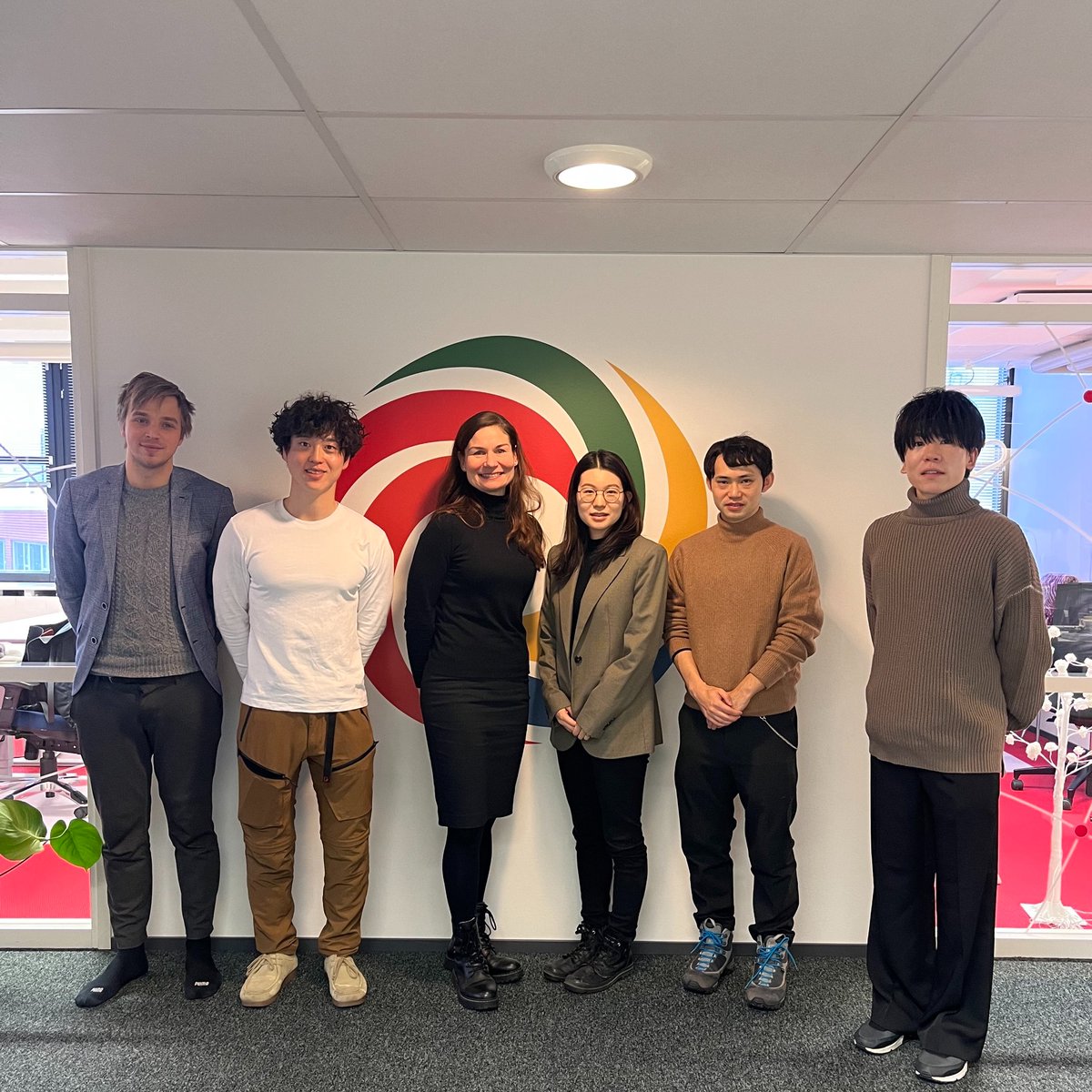 Saimme vierailun Tokion pääkaupunkiseudun verovirastosta ja keskustelimme siitä, miten digituen kenttä toimii Suomessa ja mikä on kansalaisjärjestöjen rooli tällä kentällä. Kiitos Mirvalle Digi- ja väestötietovirastosta (<a href="/DVVfi/">Digi- ja väestötietovirasto</a>), joka toi asiantuntemuksensa tästä aiheesta.