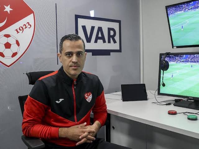 SKANDAL || 2018/19 sezonu | Rizespor 2-3 Galatasaray | Galatasaray'ın yapıldığı maç!

🤔 VAR'da Alper Ulusoy, AVAR'da Ali Şansalan var.

🗣️ Serkan Çınar: ”Maçın başında korner atılırken ceza sahası içinde 3-4 tane düşme yaşandı. Ben diğer tarafa odaklandığım için birini kaçırdım.