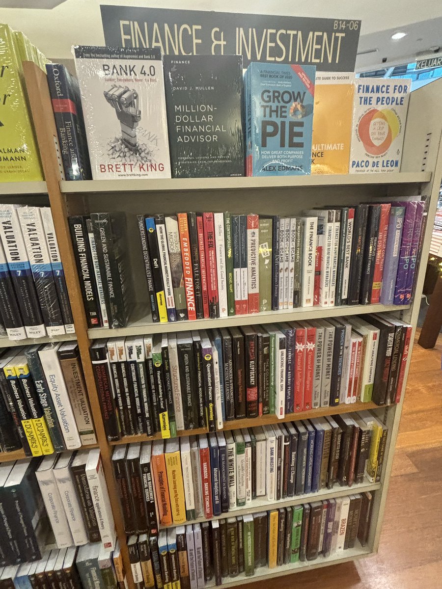 RepeatTravels's tweet photo. Exploring Asian bookstores is a unique experience β all books wrapped up, keeping their stories a mystery until you commit. Love the anticipation, but sometimes miss judging a book by its cover! π
#BookstoreAdventures #AsianBooks #reading #bookstore https://t.co/9Lbdl0uwtq