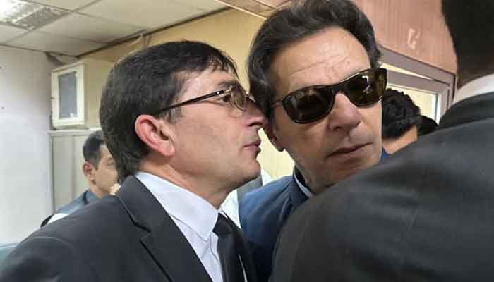بین الاقوامی سیاسی منظرنامہ کے مطابق آئندہ الیکشن میں سابق وزیراعظم عمران خان بھاری اکثریت سے جیتنے کی صورت میں ملک کی سالمیت برقرار رکھ سکتے ہیں۔