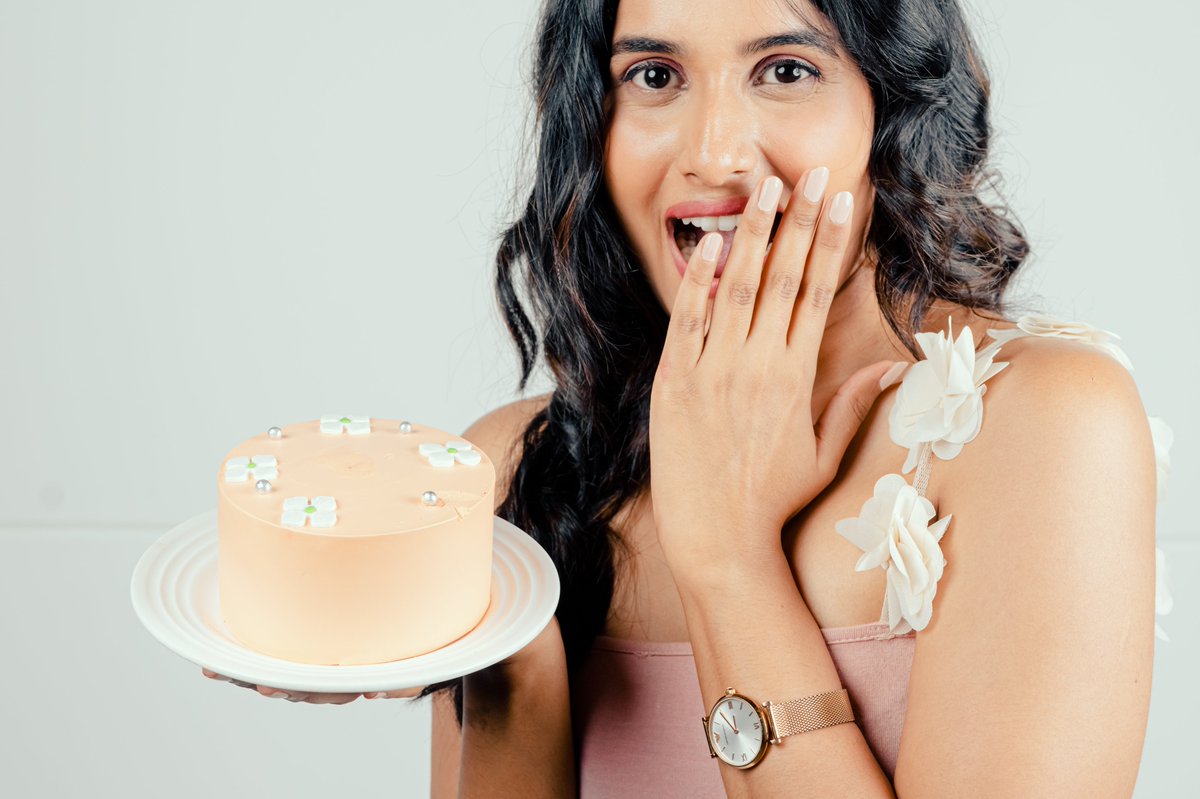 Do you know what time it is? It's cake-o-clock!⌚️ #FNP #cakes #desert