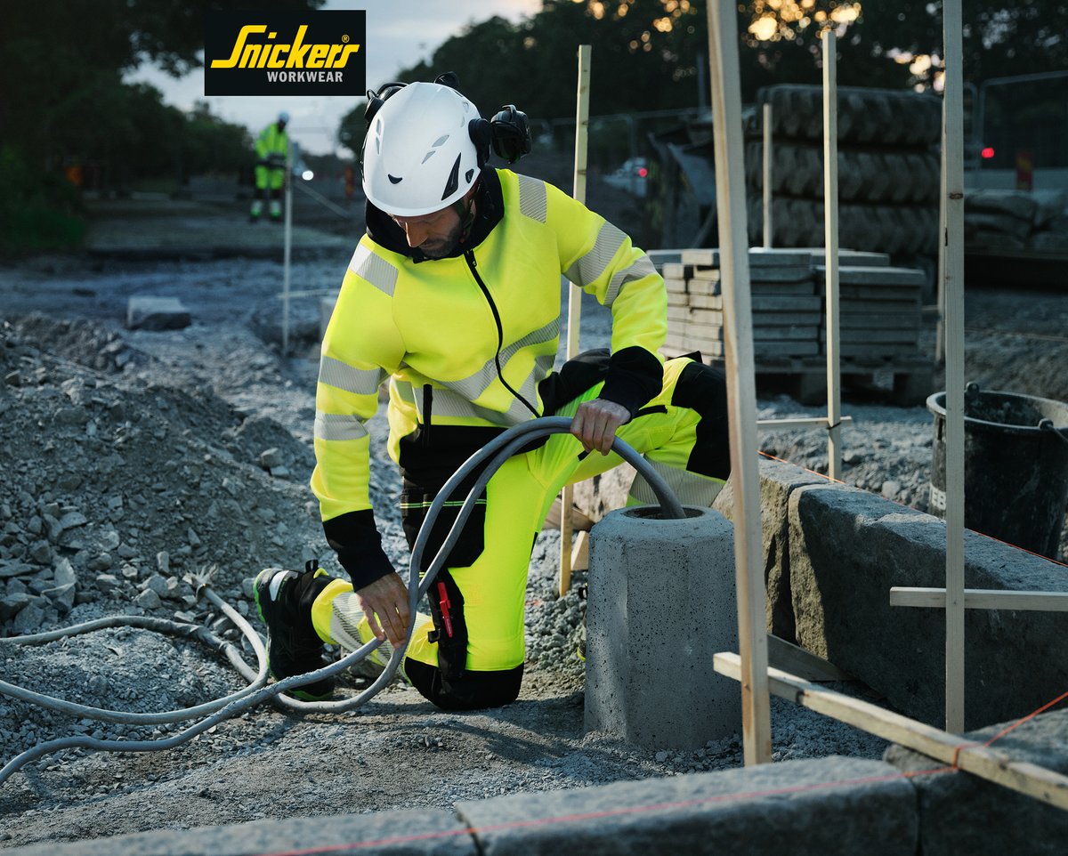 Be seen on site with @SnickersWw_UK – When worksite visibility decreases, the risk of accidents increases. Find out more about Snickers Workwear's extensive range of High-Vis working clothes to help keep you safe on site this winter: total-contractor.co.uk/make-yourself-…