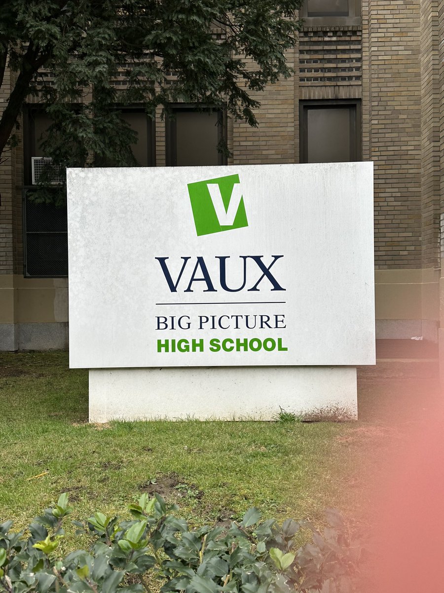 Shameka_Gerald's tweet photo. School tour underway at Vaux! Working through my own healing with my people 💛 #BPLeadership https://t.co/D3n1FGKC6v