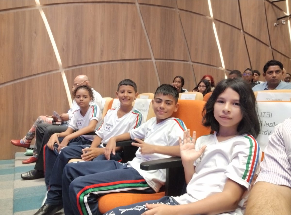 zpabonp's tweet photo. I.E. Rafael Navia Varón, participando activamente en la escuela en modo STEAM. Gracias a la @RedTiCali y la @Educacion_Cali por movilizar los procesos que nos llevarán a una Cali Inteligente.
#EncuentroLideresTicCali https://t.co/cjmYSocg3r