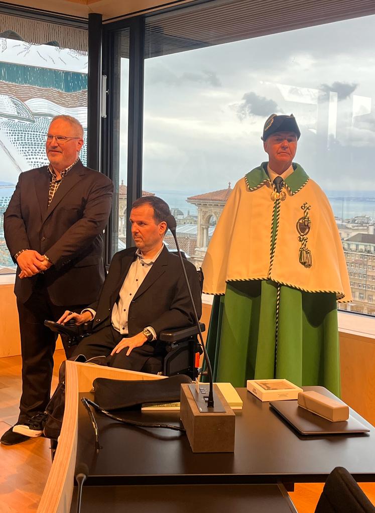 Nous souhaitons la bienvenue à nos deux députés qui ont été assermentés aujourd'hui: <a href="/ecedric74/">Cédric Echenard</a> et <a href="/seb_kessler/">Sébastien Kessler</a>. Félicitations pour votre entrée au Grand Conseil à tous les deux et on se réjouit de travailler avec vous! 🥳