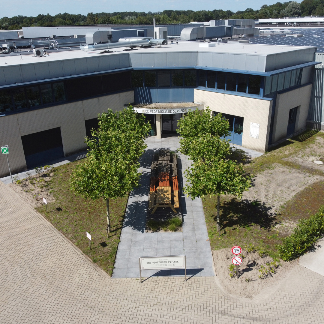 ¿Os hemos enseñado alguna vez nuestras fábricas, donde todo empieza? Allí elaboramos nuestros productos con todo el cuidado y cariño del mundo para que no tengáis que sacrificar nada. 💚