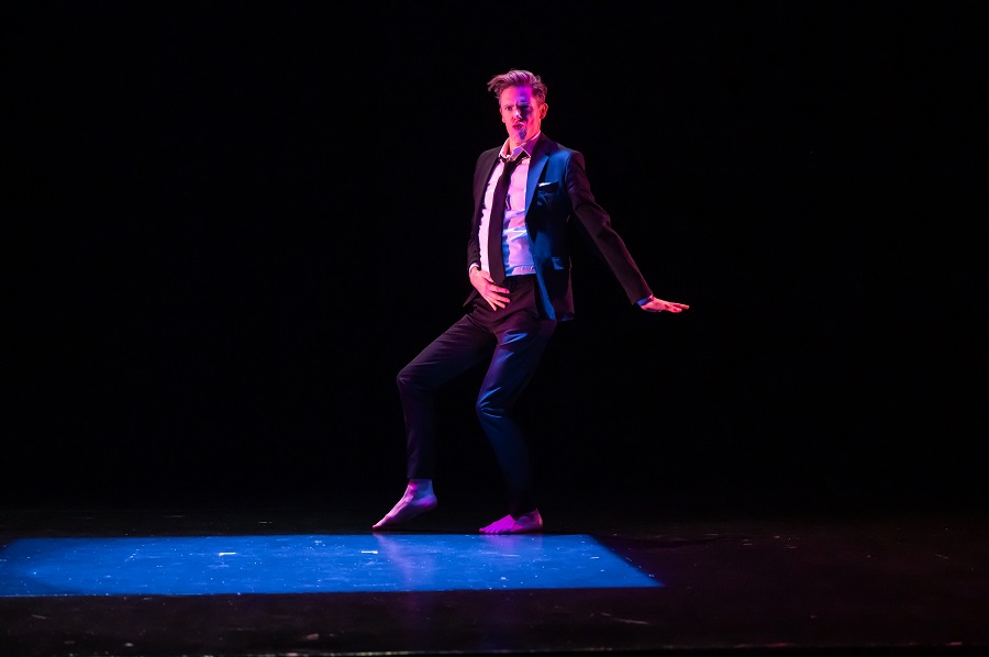 mygaytoronto's tweet photo. Here Lies Henry: Damien Atkins is a whirlwind of menacing charm https://t.co/uD8CzklIX2 #theaTO @FactoryToronto @skinnydamien #theatre #DanielMacIvor @tawiahmcarthy #HereLiesHenry https://t.co/qVBHcxuPUO