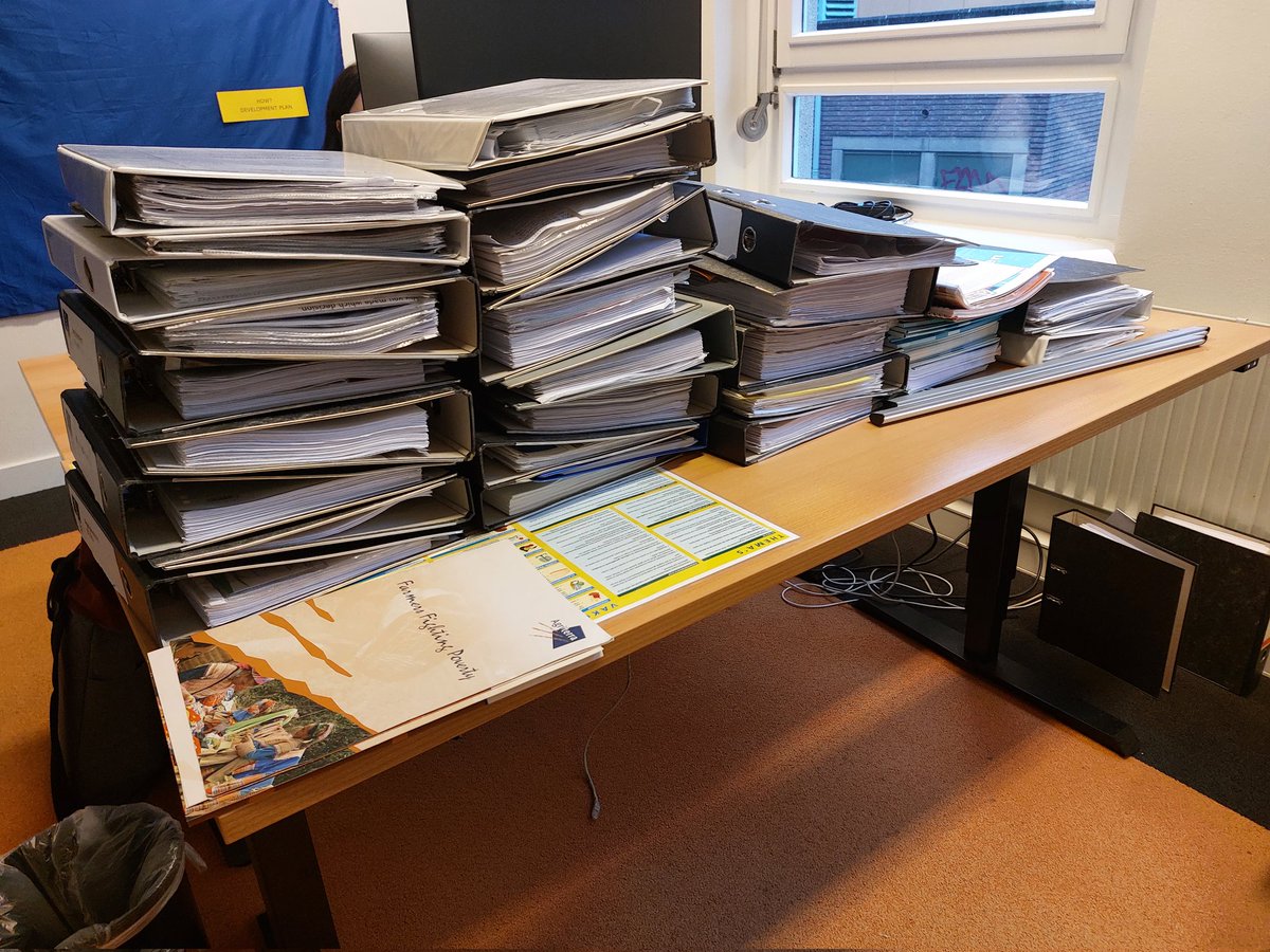 IngridKoedijk's tweet photo. Eind december gaat @Agriterra verhuizen. De opruimactie is meteen een trip down memory lane vanaf 2003. Mooie herinneringen en uitziend naar de toekomst. #Agripool https://t.co/5GlfK75tQS