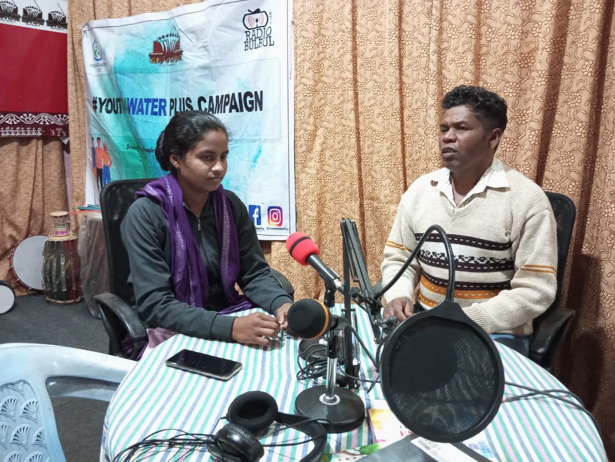 SouthSova's tweet photo. 2nd panel discussion has been arranged by the Radio Dhimsa on the occasion of Volunteers Day. To deliver the topic, a Community Volunteer named Dimpul Nag was present to share her experience in bringing the positive change in the society.
#Youth4WaterPlusCampaign
@RadioBulbul https://t.co/qlWLc1HjsI