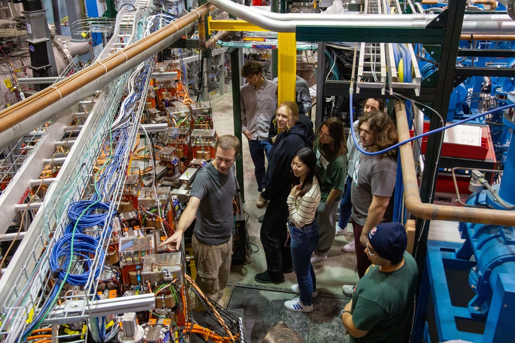 CHESS_user's tweet image. #TunnelTuesdays at CHESS with the #Engineering Club from Mohawk Valley Community College! Sign up to see a #particleaccelerator up close in person: l8r.it/Eq7h
@MVCC_UticaRome @CornellEng @NSF @Cornell @CornellRsrch #Ithaca #Cornell #synchrotron #research