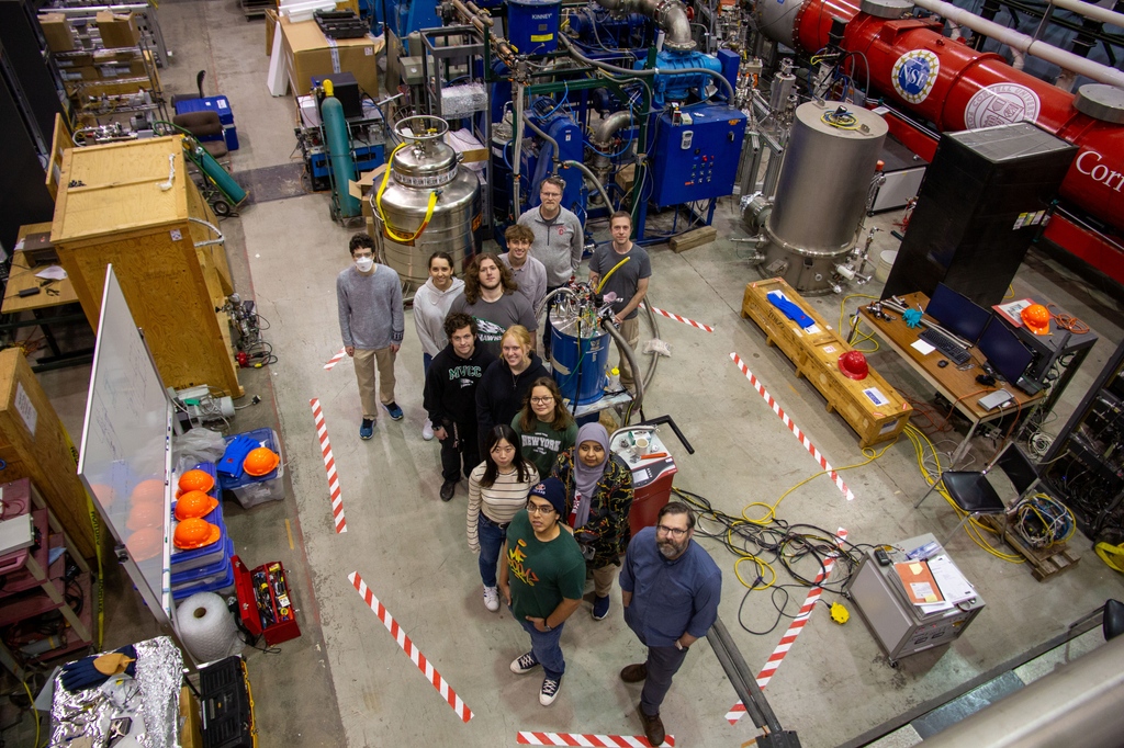 CHESS_user's tweet image. #TunnelTuesdays at CHESS with the #Engineering Club from Mohawk Valley Community College! Sign up to see a #particleaccelerator up close in person: l8r.it/Eq7h
@MVCC_UticaRome @CornellEng @NSF @Cornell @CornellRsrch #Ithaca #Cornell #synchrotron #research