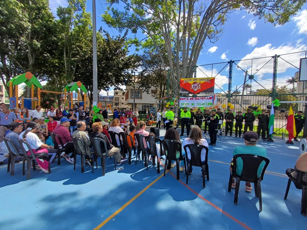 LinaPinzonAr's tweet photo. #BosquePopular ✅
Con alegría les compartimos fotos de la inauguración del frente de seguridad. Un agradecimiento a la comunidad, instituciones y a nuestra líder #SandraPulido.
Espacios más seguros para nuestras familias. @PartidoMIRA https://t.co/AKV8Sktteq