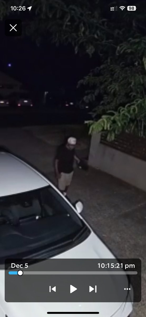machin_ivan's tweet photo. @KensingtonPol suspicious person checking parked cars in Dyson Street Mill Point road end tonight 10:15pm https://t.co/w9HKaoXhNn