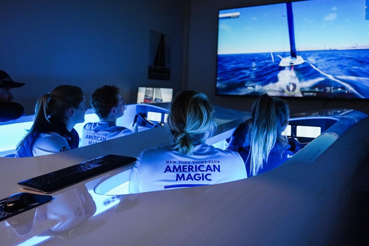 Members of the NYYC American Magic Women’s and Youth Teams putting valuable time in on the AC40 simulator for tactical training.🎮

#YouthPuigWomensAmericasCup #AmericanMagic #AmericasCup #Sailing #Foiling