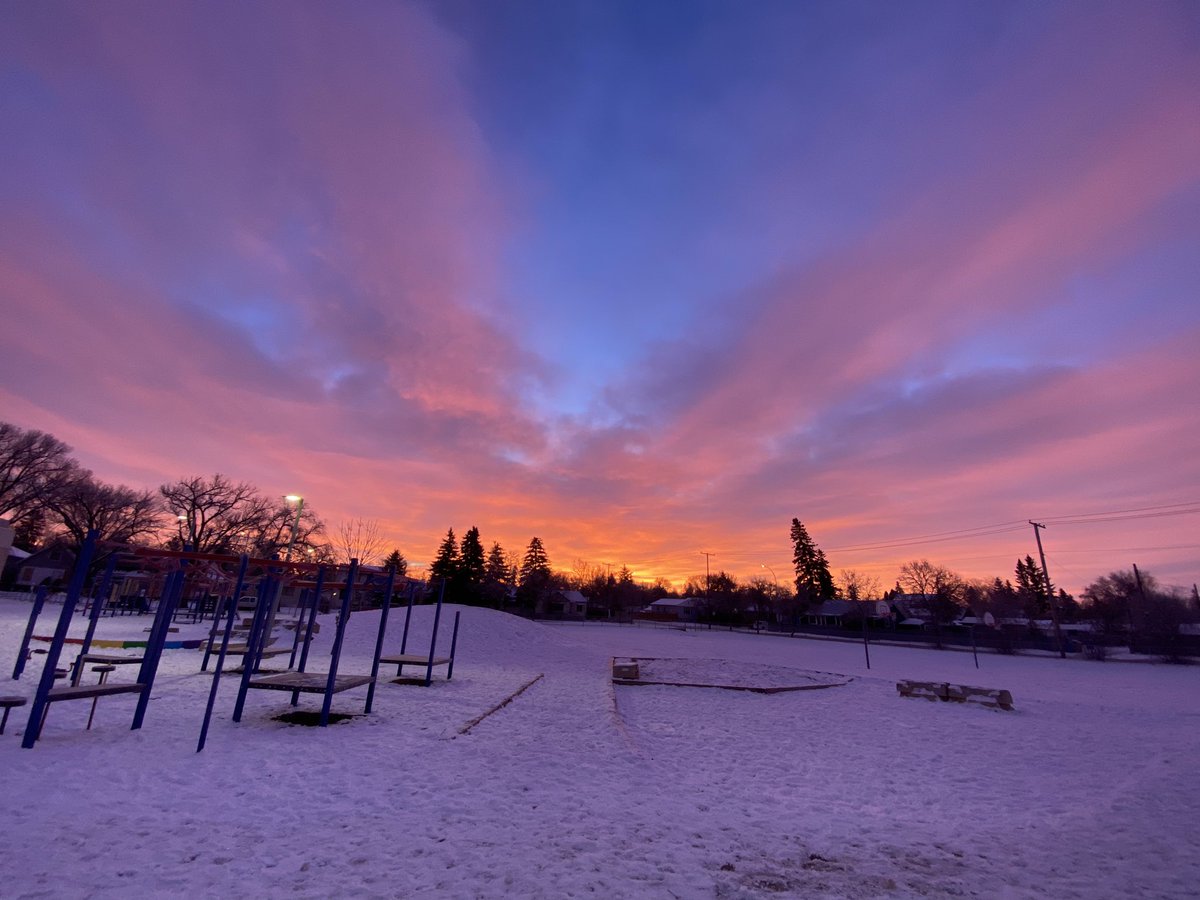 What a beautiful morning <a href="/7Stones_School/">Seven Stones Community School</a> today! ☁️🧡