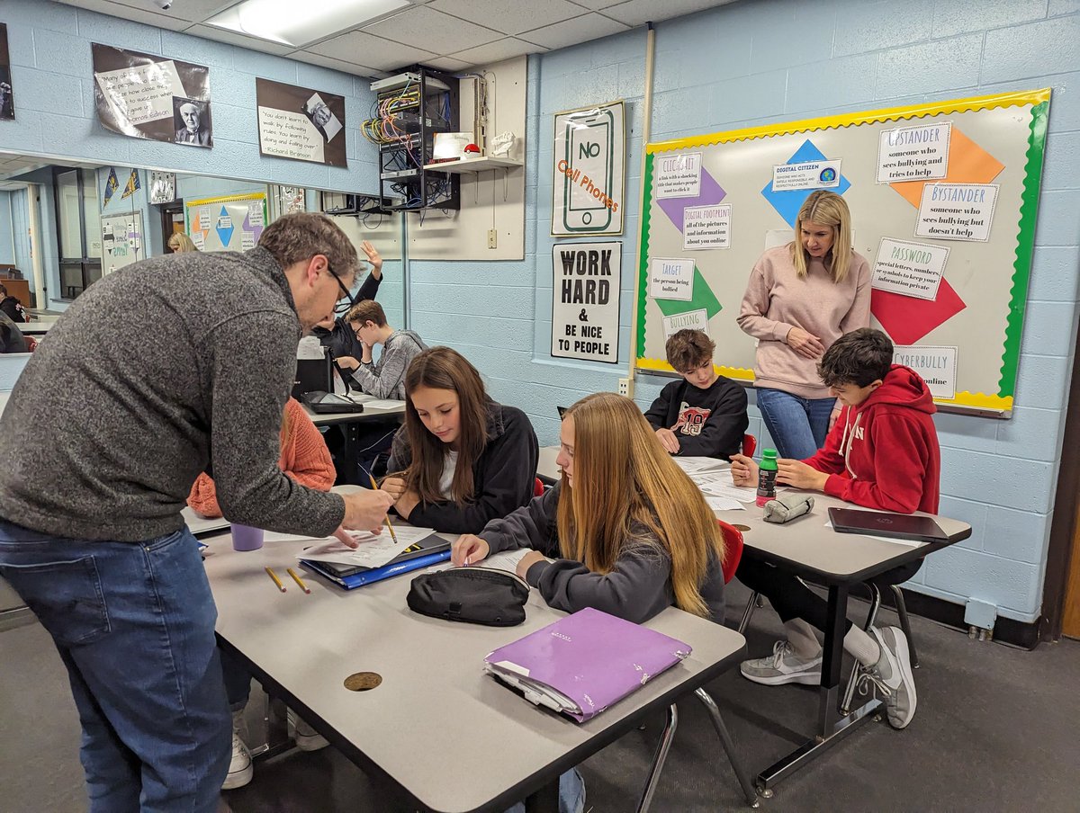 FJSHSCounseling's tweet photo. Working on 4-year plans with our lovely 8th graders today!! Never too early to start planning for the future!! https://t.co/peNTFwPVFc