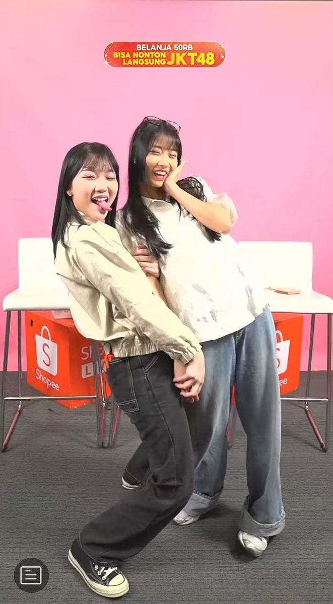 dhamartagoenart's tweet photo. Keseruan @L_MarshaJKT48 & @A_MutheJKT48 di Live Shoppee
#maeng #marshajkt48 #muthejkt48 #momotwice #shopeebirthday https://t.co/NYpCNNoJuK