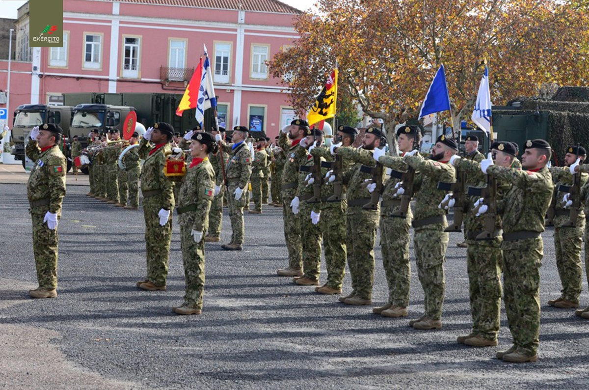 Exercito_pt's tweet photo. Comemorações do Dia da Arma de Artilharia e do Regimento de Artilharia N.º 5.
👉Parabéns a todos os Artilheiros.
Ao serviço dos Portugueses.
#ExércitoPortuguês #RA5 #Artilharia https://t.co/j5BkG3lzVD