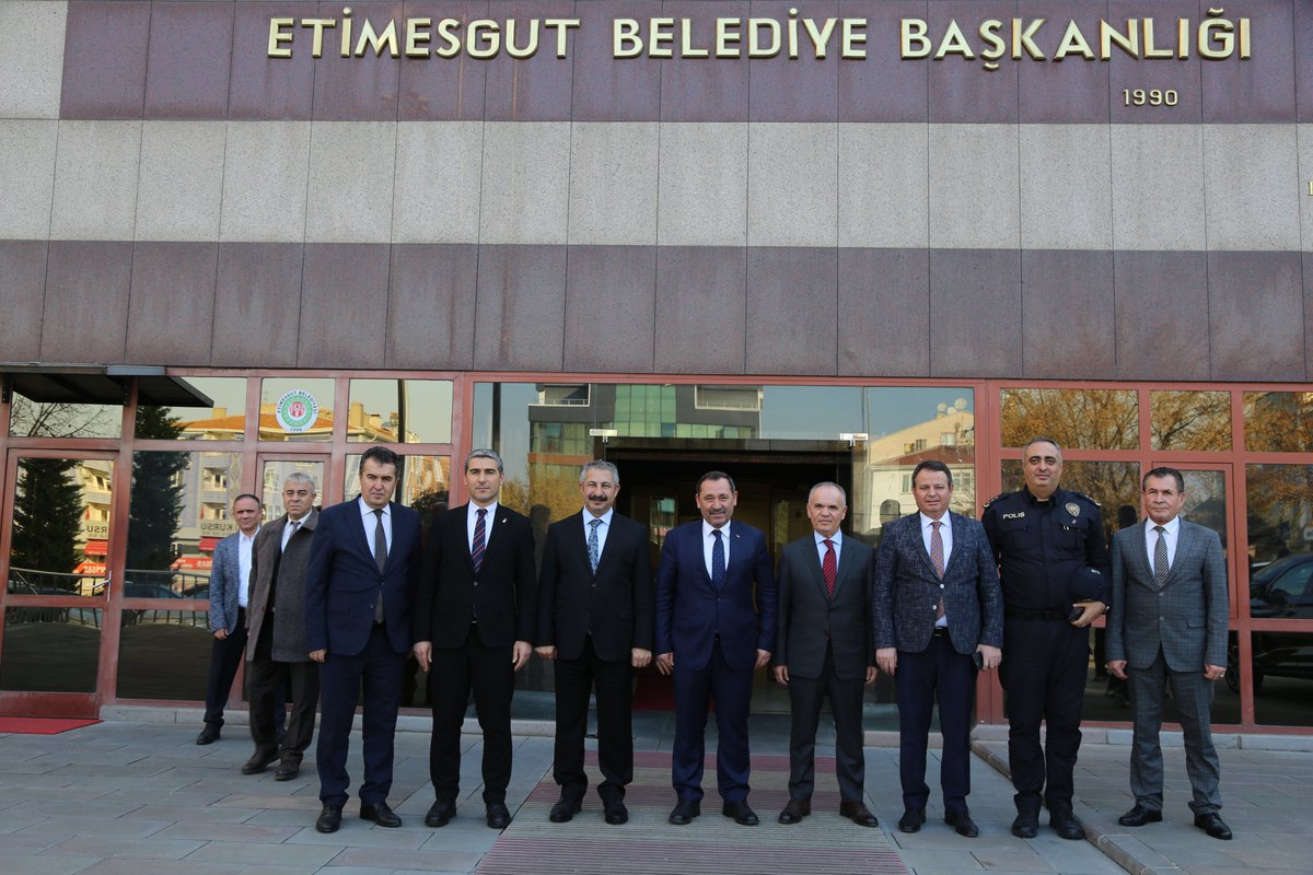 Ankara İl Emniyet Müdürümüz Sayın Engin Dinç'i Belediyemizde misafir ederek, Etimesgut'un huzur ve güvenliği noktasında sohbet etme imkanı bulduk.

Nazik ziyaretleri için kendilerine için teşekkür ediyor, çalışmalarında başarılar diliyorum.