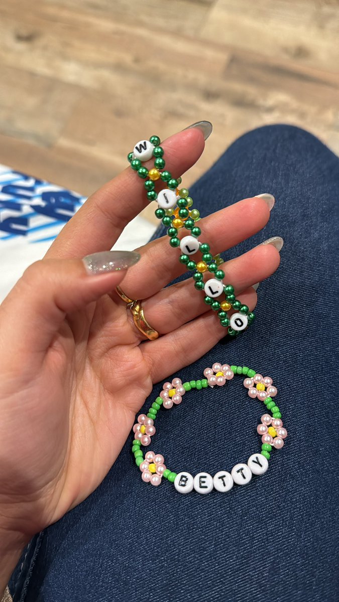 diverpeople's tweet photo. Hoje eu fiz mais essas duas e tô começando a pensar seriamente na possibilidade de viver da minha arte https://t.co/tbQaAJx5fa
