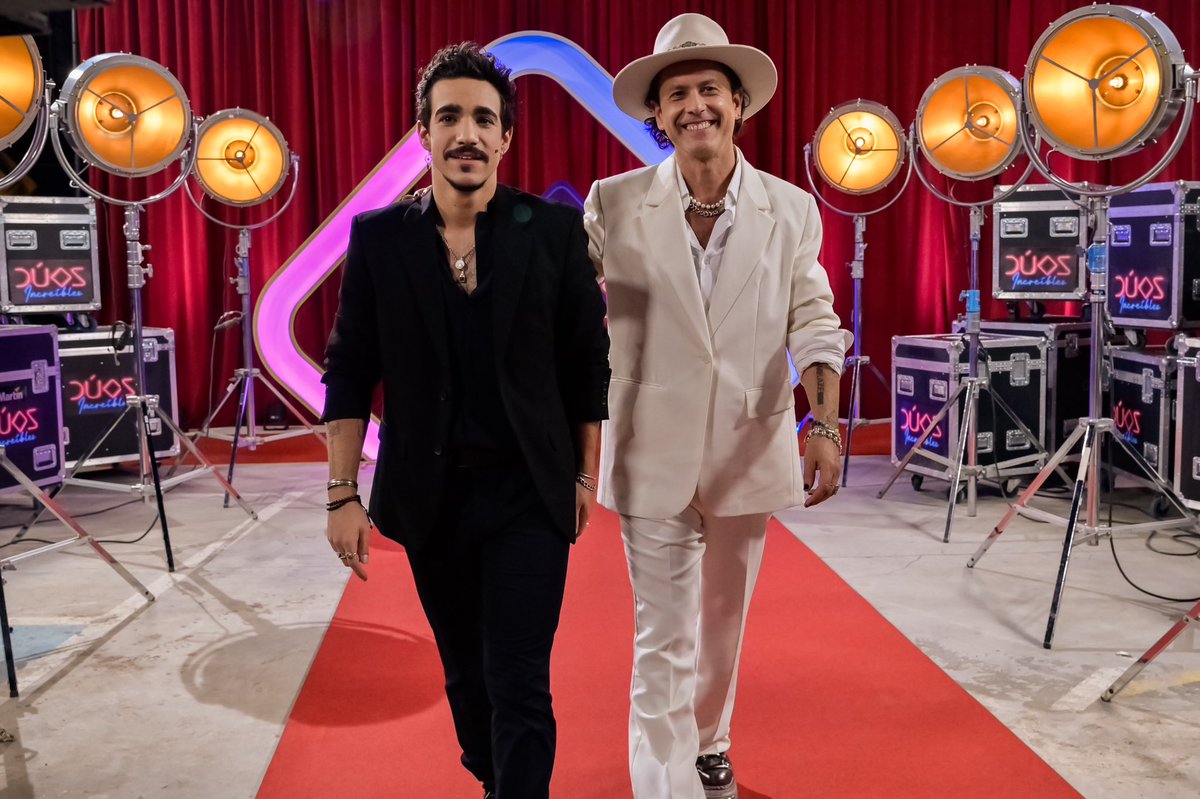 DuosIncreibles's tweet photo. 24 cantantes, 8 dúos y solo 4 de ellos en la final. Han sido 9 semanas de emociones, canciones, lágrimas, risas y mucha música que hemos disfrutado llevándonos el regalo de cada una de las versiones.

Os esperamos, esta noche a las 22:45, en @La1_tve de @rtve ❤️ https://t.co/k38xk9j6FN