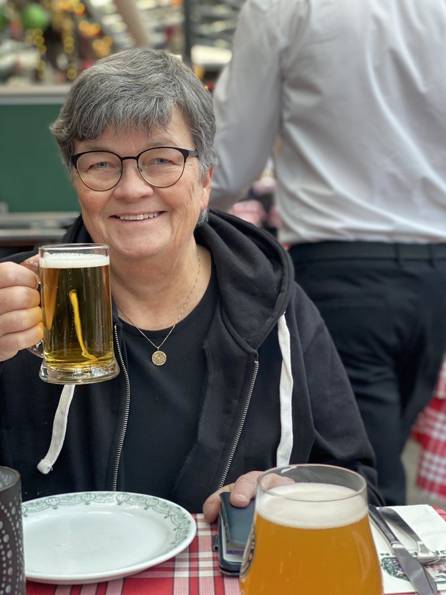JanniMT's tweet photo. “God jul. Vi ses til april Ulla.”
Verdens bedste melding til mor i dag på Riget. ♥️🥹
Ingen ny cancer. Vi er så heldige! 🙏🏼
#fuckcancer #mor #lettelse #cancerkontrol #pårørende https://t.co/sS5qCoDIfG