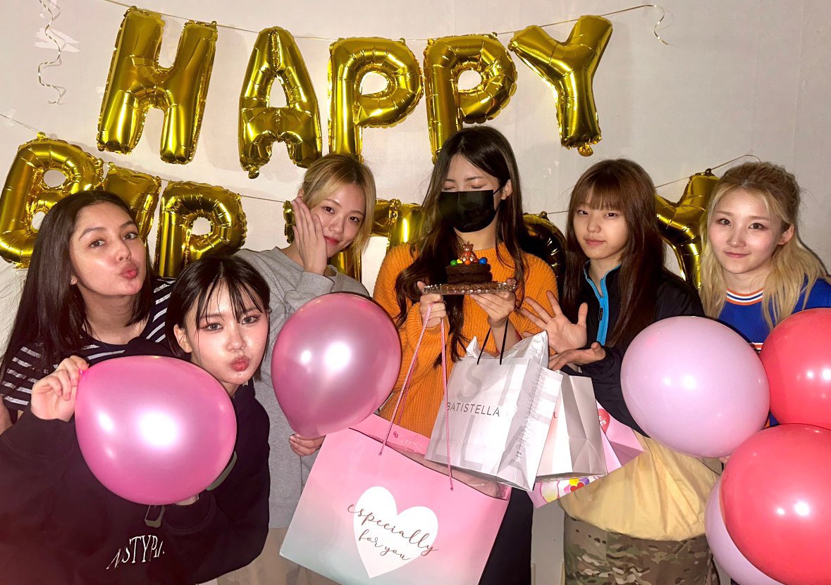 lapillusgallery's tweet photo. Happy Birthday #Seowon!! Finally!! 💚💛💜❤️💗💙
#Lapillus #라필루스 https://t.co/92bTVLEdBH