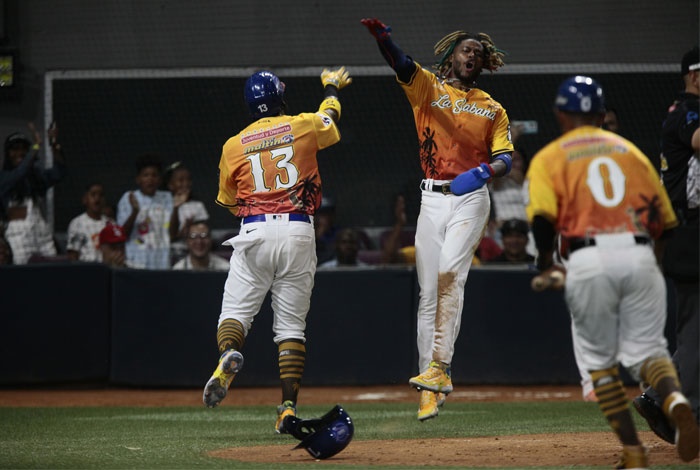 ReinaldoI's tweet photo. Hay fanáticos y periodistas pendientes de llamar la atención y de ganar seguidores a costa de @ronaldacunajr24 y @maikeljose06. De lo menos que hablan es de beisbol. Puro show. 
Peor aún: les molesta que sean muchachos negros, talentosos, exitosos, rebeldes y que vengan de abajo. https://t.co/vWSjX0SuBk