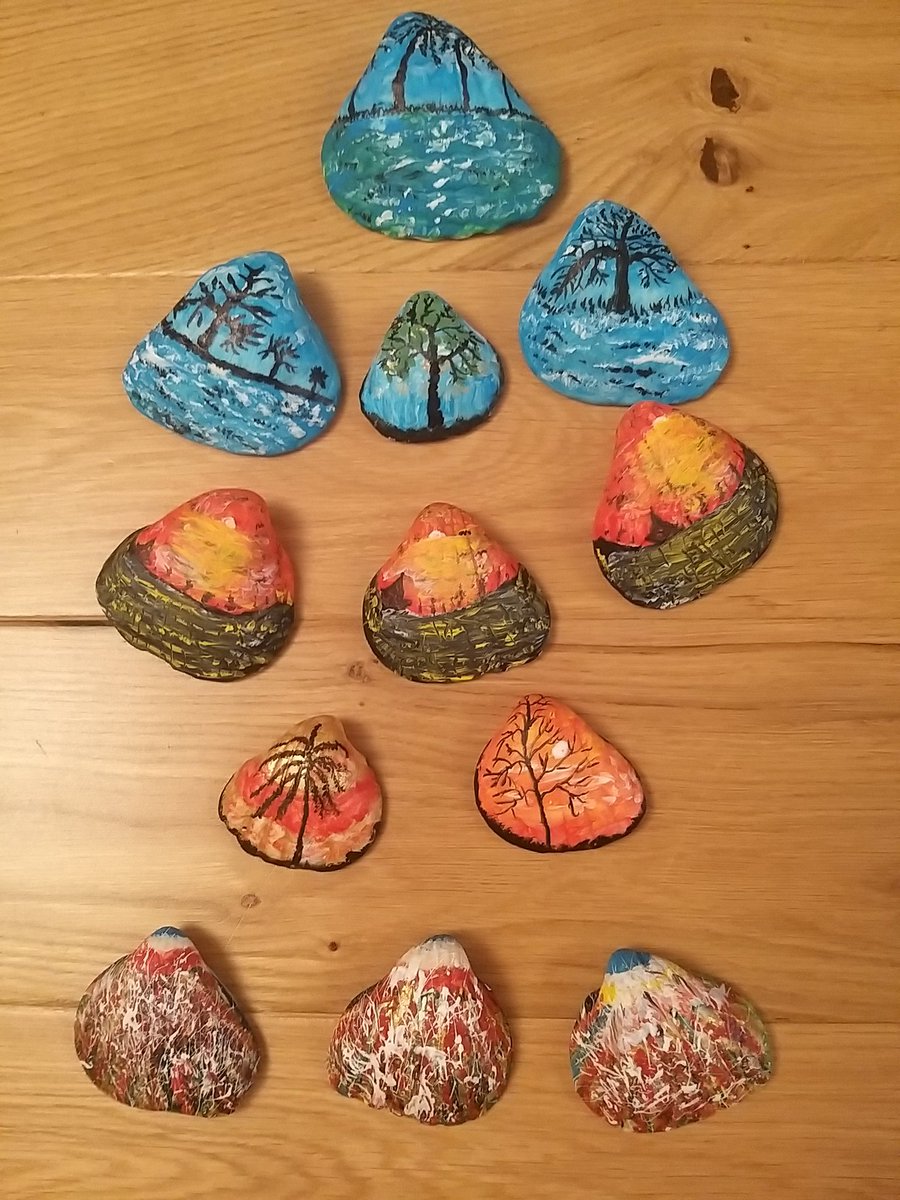MAMCoaching's tweet photo. Painting on Cowrie shells. You can view other paintings on small rocks if you join me at the back room of Forest Hill Library, Dartmouth Road, SE23 3HZ, this Thursday 7th December from 2 to 5pm. Admission is totaling free based on first come first served basis. https://t.co/EuDCKJp1mj