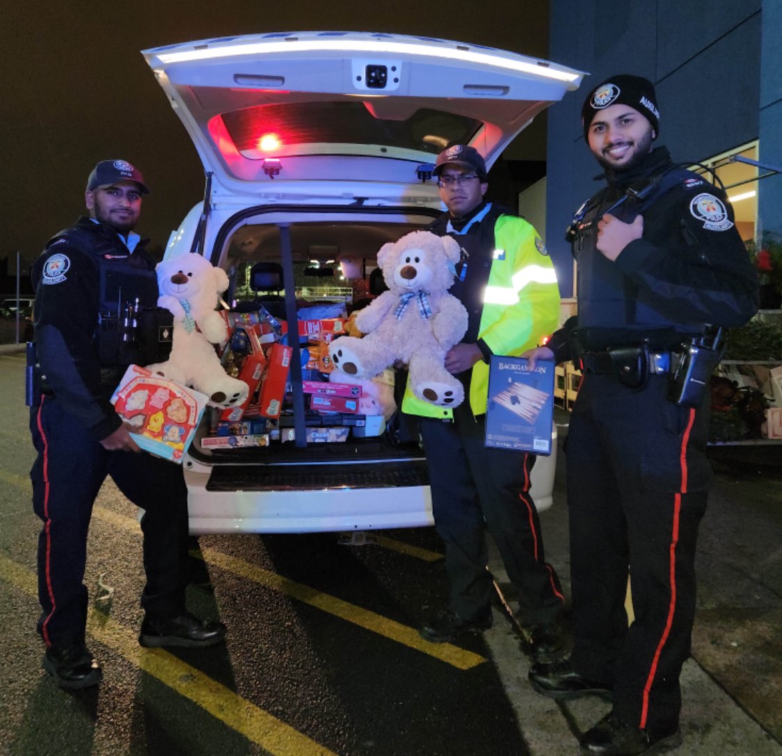 Thank you @Walmart 1900 Eglinton Av E, Scarborough for hosting @TPSAuxiliary Toy Drive Cram a Cruiser event. We will be set up Sat Dec 9th 11am to 8pm at Walmart again if you can swing by and donate a toy to support a child in our community. #toydrive2023 #community
