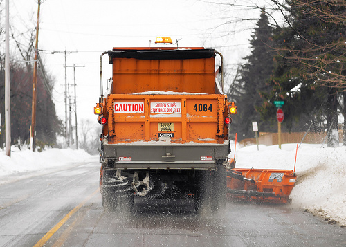 TRCA_HQ's tweet photo. We're starting to see some flurries out there! 🌨️ Before grabbing the salt, consider its lasting impact on nearby watercourses. Most of us apply more salt than we need to. This winter, consider how to be #SmartAboutSalt to help the environment, keep people safe, and save money.👇 https://t.co/wtE2cREB5a