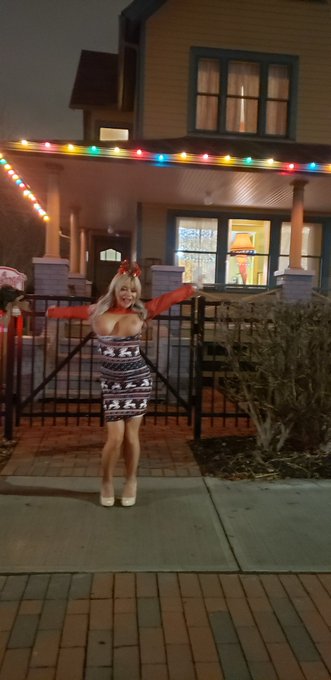 Cleveland is off to a fantastic start! I love having yearly traditions with special friends❣️🎄 https://t<a href="/tag/bikinicompetitor"class="tags"><span>#bikinicompetitor</span></a><a href="/tag/10weeksout"class="tags"><span>#10weeksout</span></a><a href="/tag/truenovice"class="tags"><span>#truenovice</span></a>