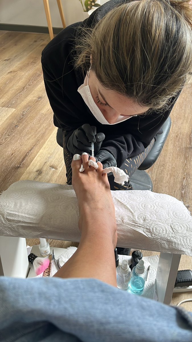 Toposchilee's tweet image. Cosas que amo y esto jeje 

.
.
.
#pedicura #pies #esmaltado #ccp #chile #nail #nailart #thebest