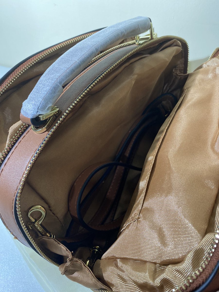 jujuseung's tweet photo. [ wts lfb ph #strawbaericartz | reselling ]

coach 703 coated canvas lunch box bag ⭐

— ₱1,800 + sf
— payo | 7 days dop w/ nrdp
— onhand | high mirror copy only
— no flaws, brand new
— w/ extra strap &amp; dust bag
— 🚚 : sco &amp; jnt direct
— 💳 : gcash 

reply/dm mine to claim ! 🩷 https://t.co/Hekan7F9zf