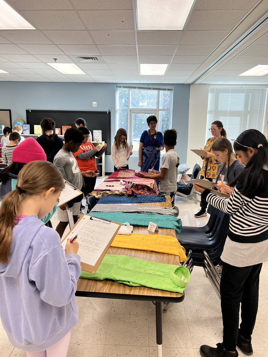 lisagarosi's tweet photo. Our 5th gr TAG students are learning about art, patterns, culture and textiles. Collaborating with our art teacher to create their own textile. @CogburnWoodsES #progressoverperfection #fcstag @FultonCoSchools https://t.co/IQez5Z4roE