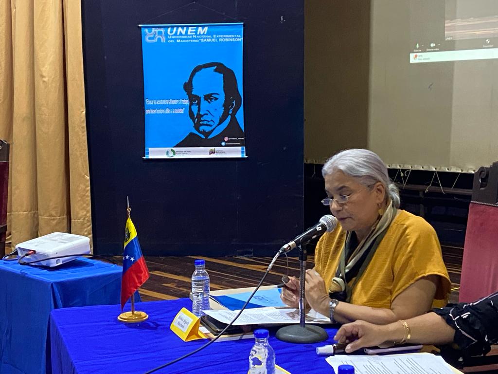 Dra. Belkis Bigott:"Nos sentimos muy orgullosos de este congreso que cuenta con más de 2.000 participantes interesados en compartir sus propias miradas en torno a estos temas y contribuir decididamente en la construcción de modelos educativos asociados a nuestro modelo político"