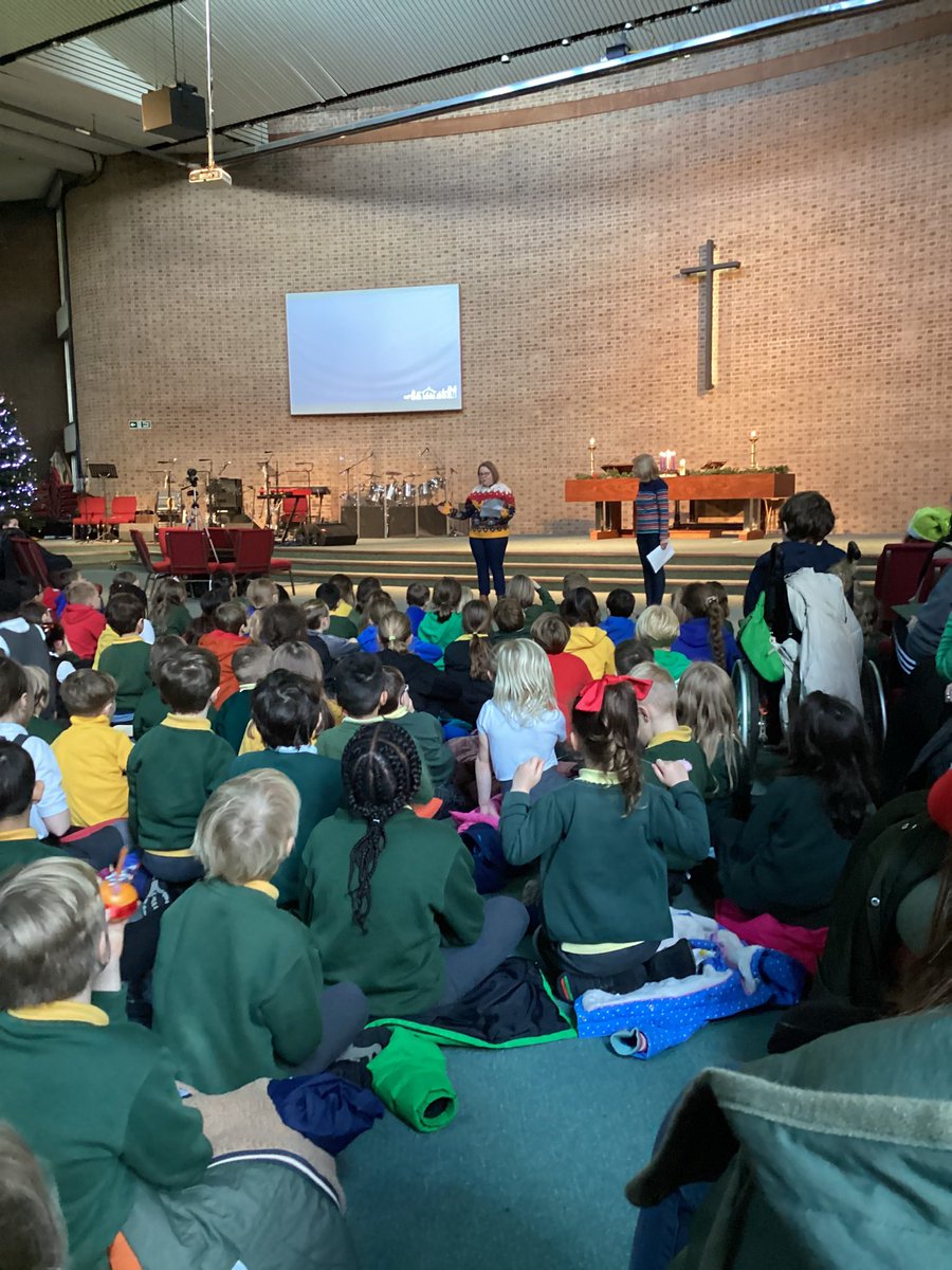 Year2Markeaton's tweet photo. 💚 What a lovely Christingle Church service this afternoon. Thank you to all of the adult helpers! #MPSRE https://t.co/QXySlI9CqW