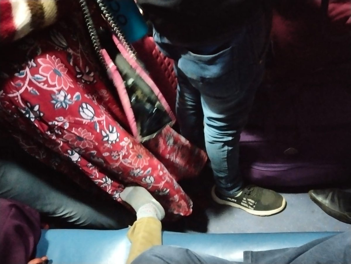 salmanmanihar12's tweet photo. @RPFCR @RailwaySeva Sir Train No. 12772, PNR No.6428261258, Sleepr Class Me Genral Ke Jaise Bheed Hai. Plzz Dhiyan Dijiye, https://t.co/fr1eDP8teV
