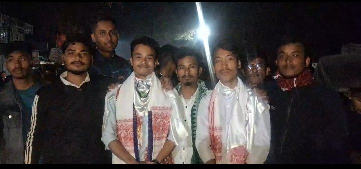 Anuragendra's tweet photo. @CYSS4Assam टीम की एक और बड़ी जीत!

 माननीय @ArvindKejriwal जी की विचारधारा से प्रभावित होकर असम के माधवदेव विश्वविद्यालय में अध्यक्ष पद के CYSS  के उम्मीदवार गौतम डोले ने जीत हासिल की।  
खेल सचिव गुनींद्र कुटुम, 
गर्ल्स कॉमन रूम सेक्रेटरी मिस जूरी देउरी

सभी साथियों को जीत की बहुत-बहुत बधाई और शुभकामनाएं
@SandeepPathak04