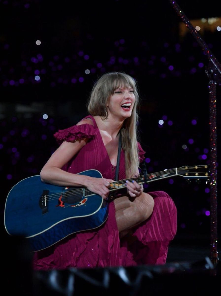 fleetwoodrapp's tweet photo. the best videos i could find of every eras tour surprise song full performance - an ongoing thread 🪡 https://t.co/mXOFwgq2Z9
