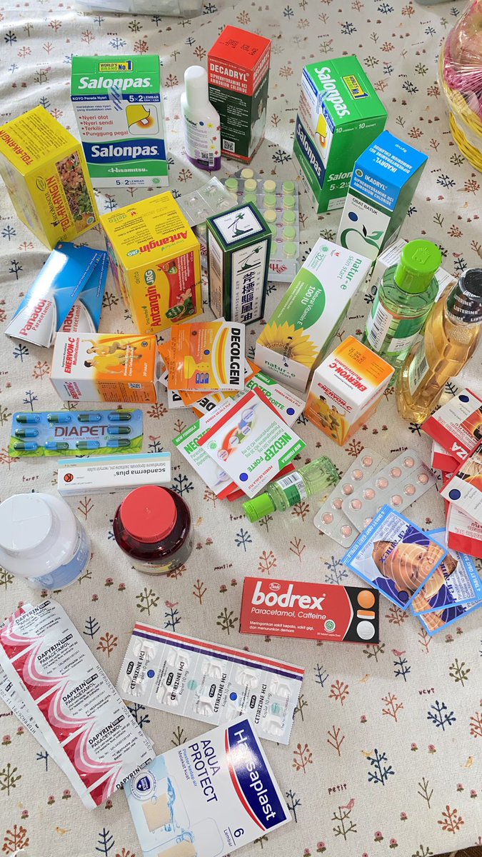 Risasrdn's tweet photo. lo pernah ga beli obat seharga 900rb tapi malah ketransfer 90jt di apotik, karna salah kasirnya input nominal. 🫠 https://t.co/iPk2b1OgQp