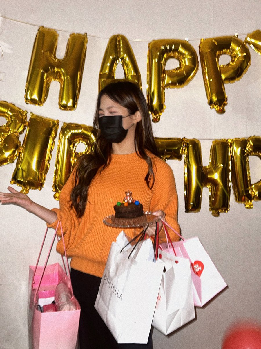 Lapillus_twt's tweet photo. 오늘 제 생일을 축하해주신 모든 분들께 정말 감사드려요!!!👍🍀
덕분에 정말 행복한 생일이였습니다아ㅏ
라피스! ���버들! 다들 너무너무 사랑해에🩷🩷

#Lapillus #라필루스 #Seowon #서원 https://t.co/kzIEe0RfWV