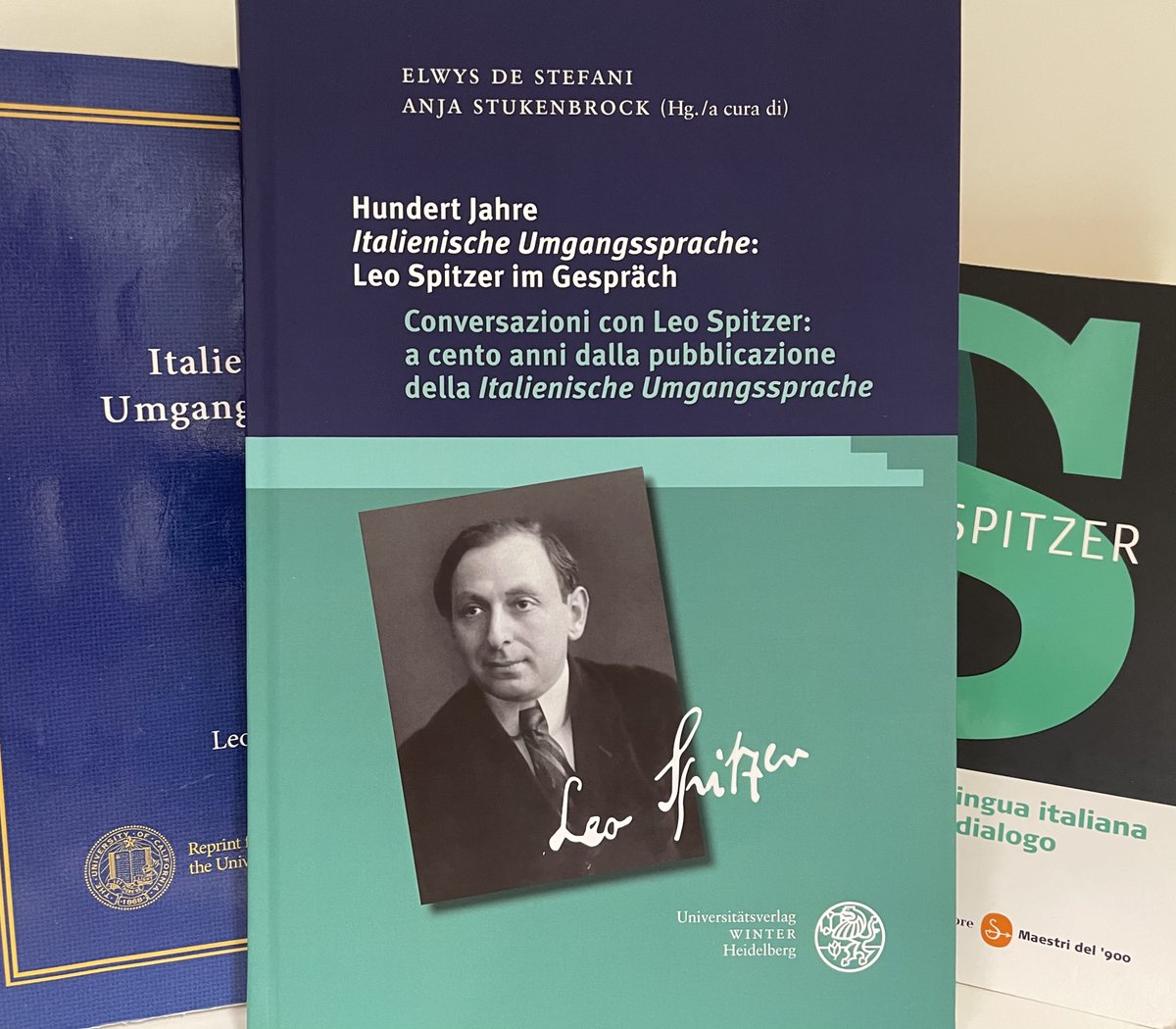 Elwys De Stefani (@elwysdestefani) on Twitter photo Fresco di stampa! Perché su Spitzer c'è ancora molto da scoprire. Oltre ai curatori hanno contribuito: Peter Auer, Angela Ferrari, Utz Maas, Lorenzo Renzi e Maria Selig. <a href="/winterverlag/">Universitätsverlag Winter</a> #LeoSpitzer #Romanistik Fresco di stampa! Perché su Spitzer c'è ancora molto da scoprire. Oltre ai curatori hanno contribuito: Peter Auer, Angela Ferrari, Utz Maas, Lorenzo Renzi e Maria Selig. <a href="/winterverlag/">Universitätsverlag Winter</a> #LeoSpitzer #Romanistik