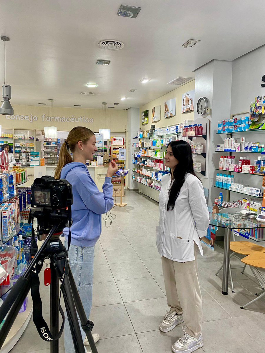 ahoraaque's tweet photo. En nada tenéis disponible un vídeo donde veréis entrevistas que hemos realizado a distintos responsables y trabajadores de varias empresas.
Os contarán su opinión y experiencias acerca de sus estudios. 😃🎤 https://t.co/WMrXS2R4Sc