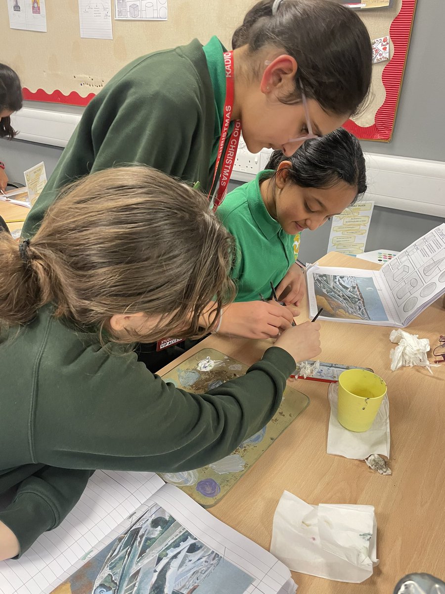 Gade_WPA's tweet photo. Today we have been using a limited palette to create colours from the Totes Meer picture by Paul Nash. We canβt wait to paint our actual pieces tomorrow ! #WatersideArt πΌοΈ π¨ https://t.co/bEXfXobenn