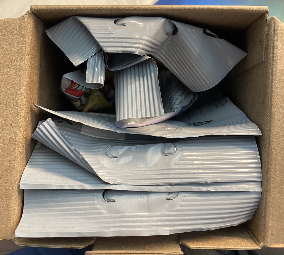 kskhobby's tweet photo. This is totally not factory sealed and likely repacked right? (Double tape on bottom etc) https://t.co/4ODgw19aTT